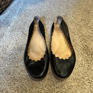 Chloe scalloped flat